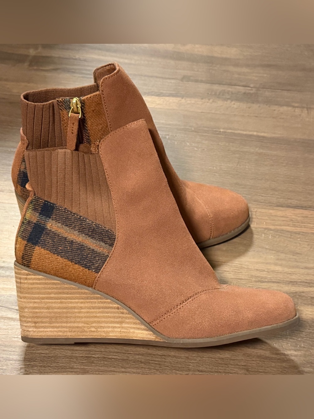 TOMS Cognac Faux Suede Plaid Wedge Ankle Booties Women’s Size 9